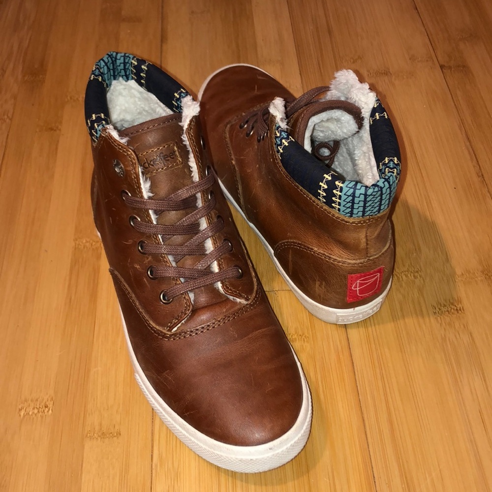 BucketFeet Baskerville 4